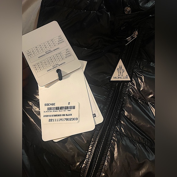 Brand New Large unworn Moncler Black Down Gui Vest - Picture 3 of 5
